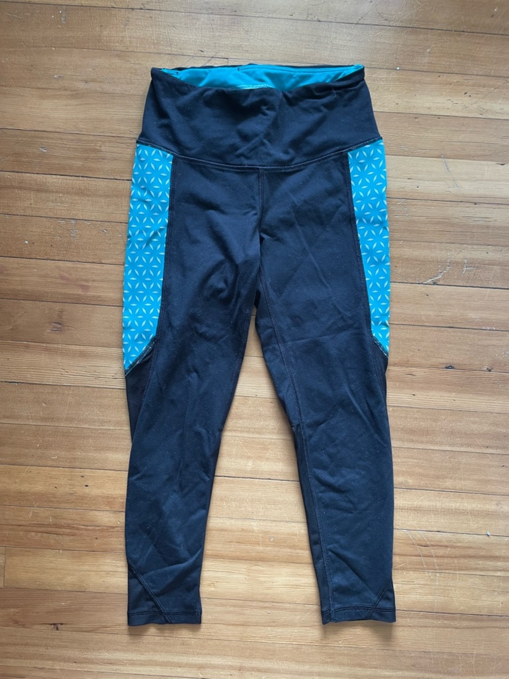 Victoria's Secret VSX Sport Black Cropped Leggings with Teal Lining